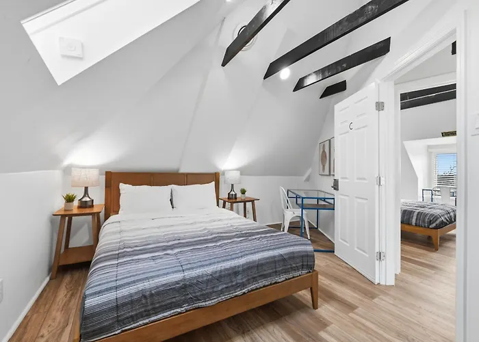Dormont, !c Modern & Unique Private Bedroom With Shared Bathroom Homestay *