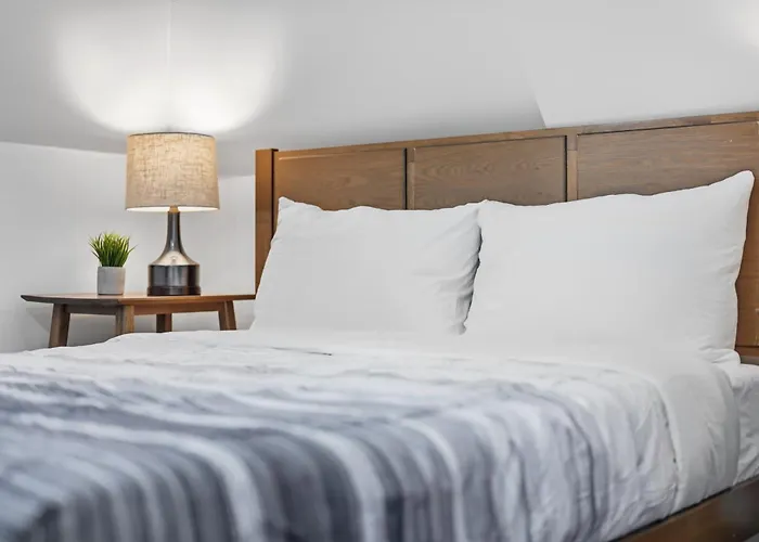Dormont, !c Modern & Unique Private Bedroom With Shared Bathroom Homestay *