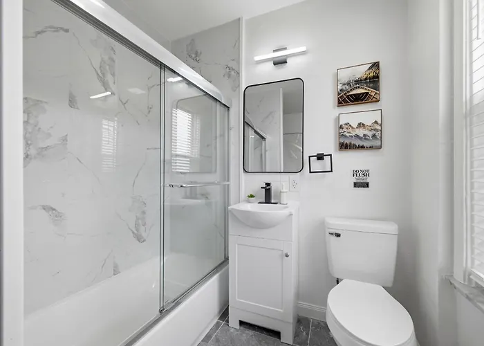 Dormont, !c Modern & Unique Private Bedroom With Shared Bathroom