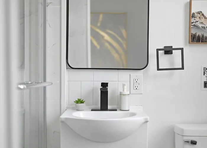 Dormont, !c Modern & Unique Private Bedroom With Shared Bathroom *