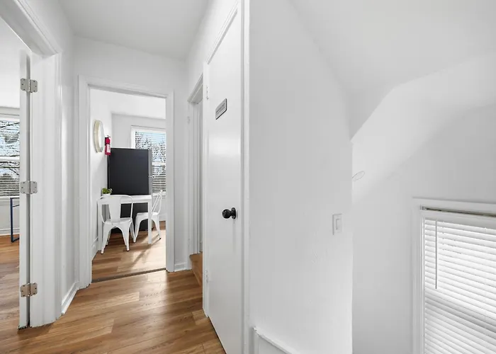 Dormont, !c Modern & Unique Private Bedroom With Shared Bathroom Pittsburgh